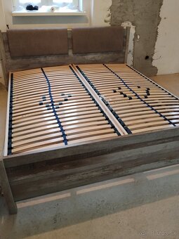 Predám manželskú posteľ 180x200. - 3