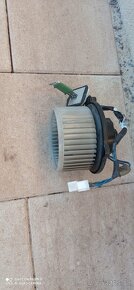 Toyota Yaris, blatníky. - 3