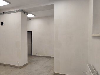 Predám obchodný priestor priamo v centre Lipan - 3