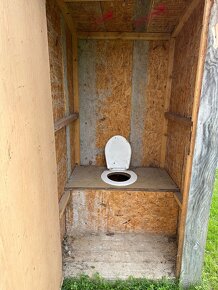 Drevený záchod - 3