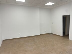 Administratívny alebo obchodný priestor na Hlavnej ulici - 3