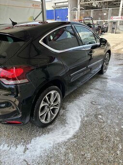 DS4 - 3