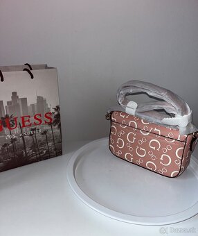 Guess Sauri Crossbody Flap – úplne nová kabelka - 3