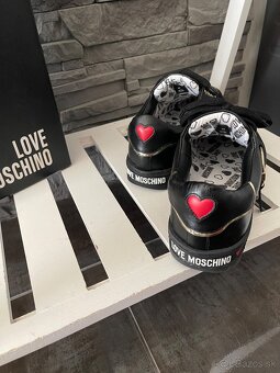Moschino v.39 - 3