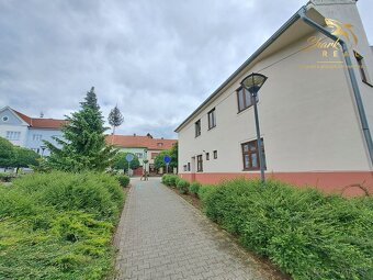 Dom na námestí. Bývanie a podnikanie v jednom. - 3