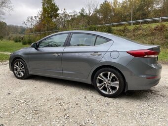 Hyundai Elantra 1.6 CRDi 2017, TOP stav, garážovaná - 3