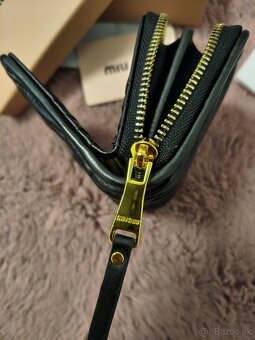 Elegantná čierna peňaženka Miu Miu – v darčekovej krabičke - 3