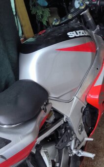 Suzuki Gxr750 - 3