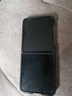 Samsung Galaxy Z flip 4 - 3