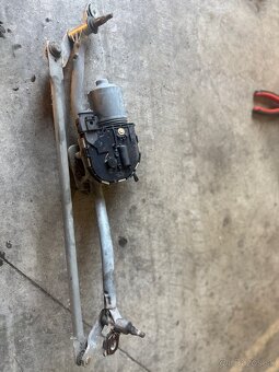 Motorček stieračov Audi a6 c6 - 3