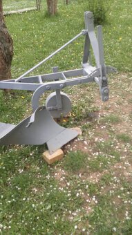 Predám 2-ojak pluh,nastaviťeľný do každej polohy,30cm. - 3