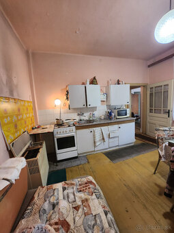 PEKNÝ 7,35á POZEMOK SO STARŠÍM DOMOM NITRA-ČERMÁŇ - 3