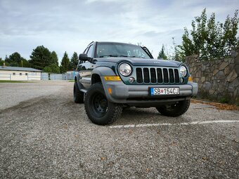Predám Jeep Cherokee 2.4 benzin/plyn - 3