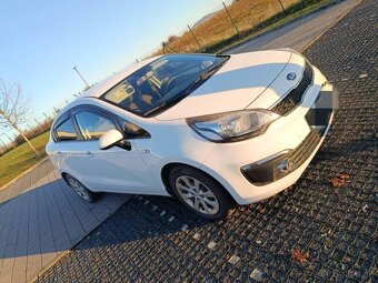 Kia Rio Sedan - 3