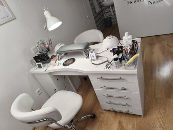 Vybavenie salónu - 3