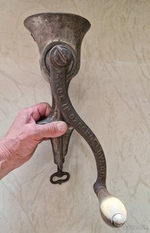 Starožitný mlynček na mäso - 3