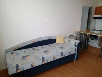 NA PREDAJ: Garsónka – Perecká ulica, Levice - 3