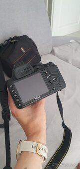 Nikon D3100 - 3