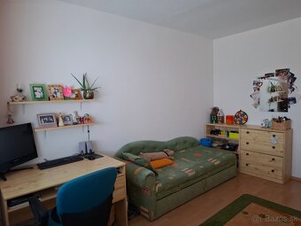 Predám slnečný 3-izbový byt s 2 loggiami - 3