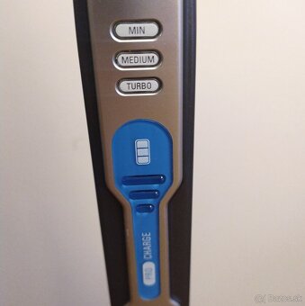 VYSÁVAČ TYČOVÝ EXTREME CYCLONIC ROWENTA - 3