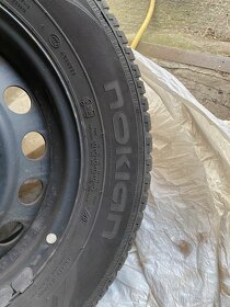 Lacno predam zimne pneu 195/65 R15 na plechovych diskoch - 3