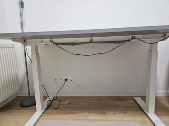 Výškovo nastaviteľný stôl - 3