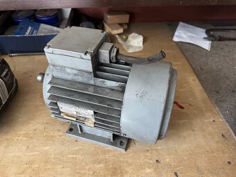 Predam elektromotory 2,2kW a 550w - 3