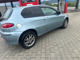 Alfa romeo 147 - 3