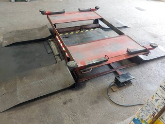 Predám zdvihák na pneuservis čisto hydraulický - 3