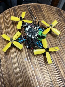 Dron malý - 3