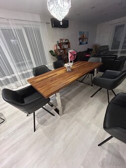 Na predaj krásny masívny stôl - 3