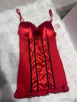 Červená nočná košieľka - 3