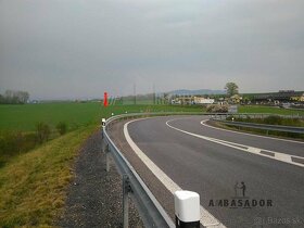 Viditeľný investičný pozemok pri R1 - 3