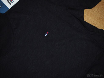 Tommy Hilfiger dámske čierne tričko - 3