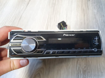 Predám používané autorádio PIONEER - 3