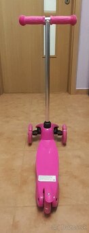 Kolobežka Worker so svietiacimi kolieskami - 3