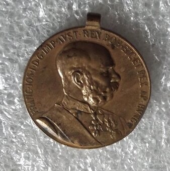 odznaky, medaile a vyznamenania - 3