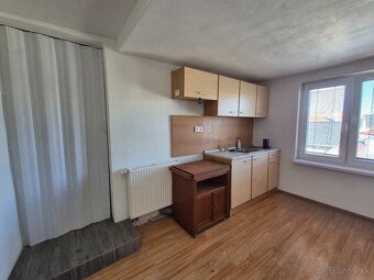 Prenájom 1.izbového bytu v rodinnom dome_Levice - 3