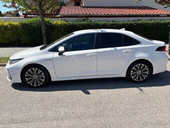 Toyota corolla hybrid - 3