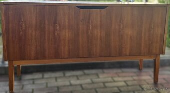 Predám retro drevenú skrinku – rozmery 130 × 70 × 42 cm - 3