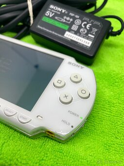 Sony PSP 1004 Playstation Portable WHT. - 3