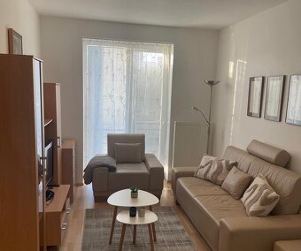 Prenajmem 2 izb. byt v centre Trenčína s parkoviskom - 3