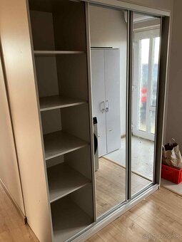 Šatníková skriňa farba kašmír 3x zrkadlové posuvné dvere - 3