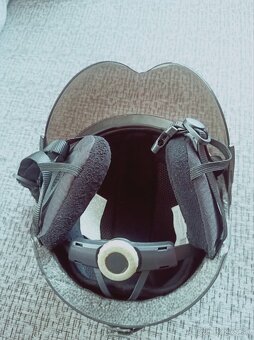 Predám Lyžiarska prilba so štítom - 3