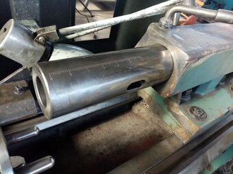 Soustruh SUI 40/1000 - 3