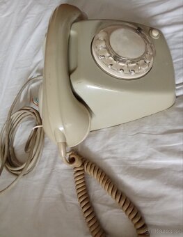 Starý retro telefon - 3