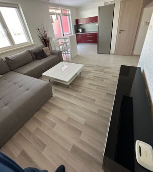 Ponúkame na prenájom 2-izbový byt s balkónom a parkovacím mi - 3