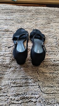 Elegantné čierne sandálky na podpätku - 3