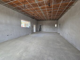 Obchodný priestor v centre Tekovských Lužian - 3