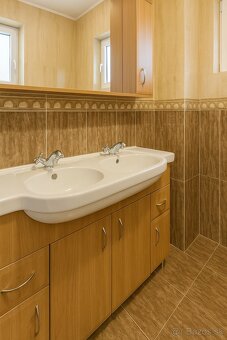 Prenájom 4-izbového bytu Lehnice – 700 €/mes. + energie - 3